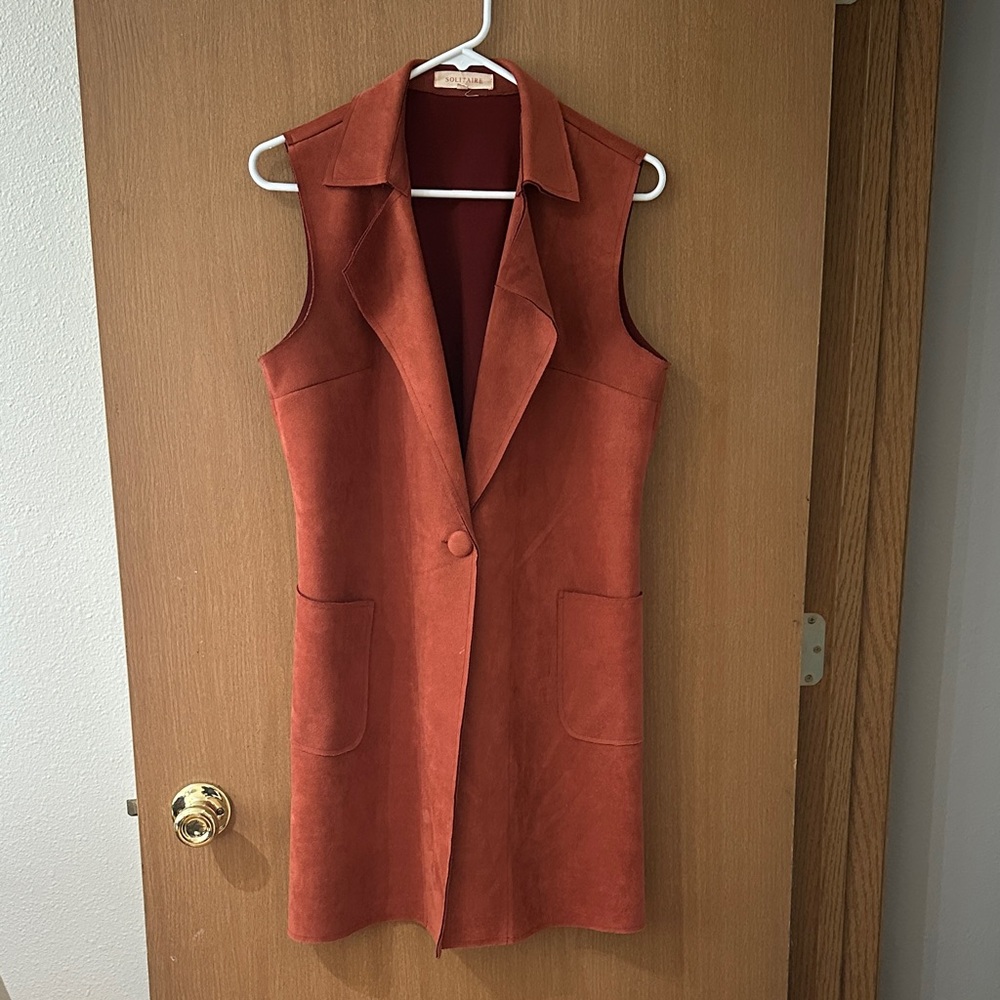 Solitaire Women's Sleeveless Vest in Rust